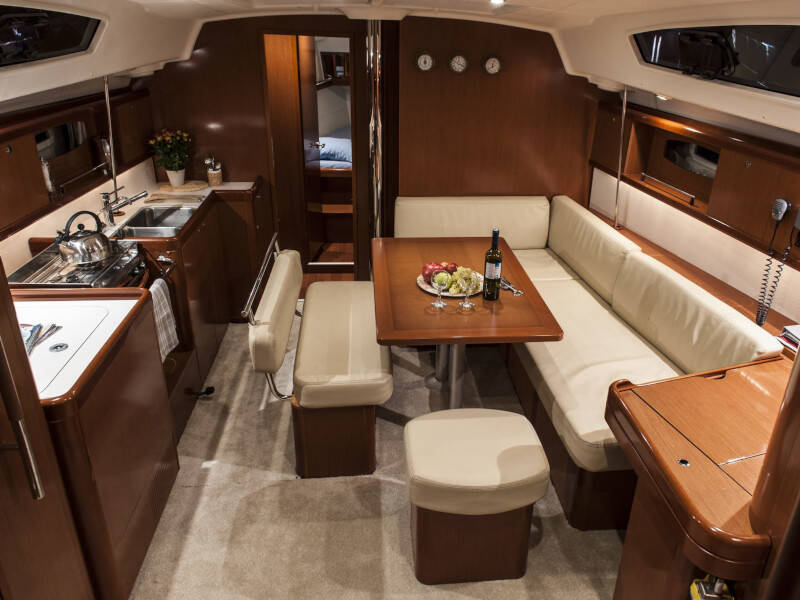 Oceanis 43 OASIS - | Bowthruster | Solar P 