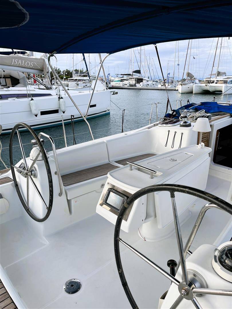 Oceanis 43+ Twins