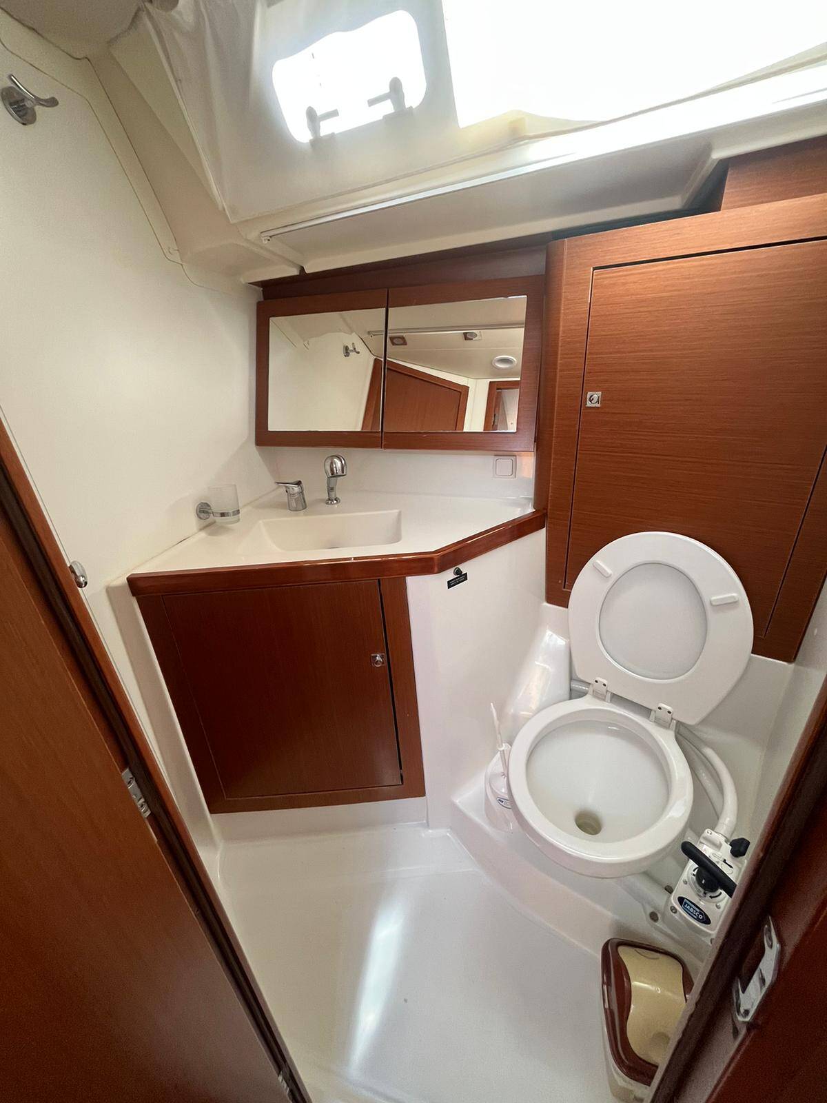 Oceanis 45 4 cabins ADA 3