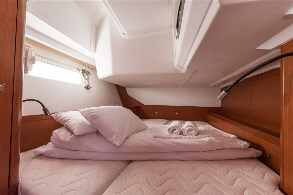 Oceanis 45 MOBULA ONE