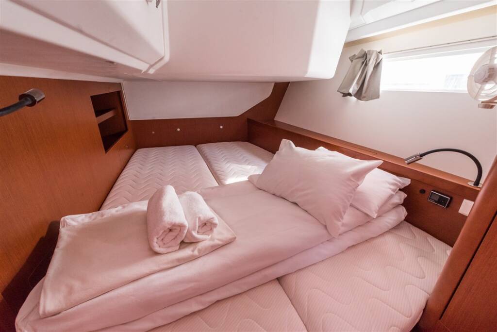 Oceanis 45 MOBULA ONE