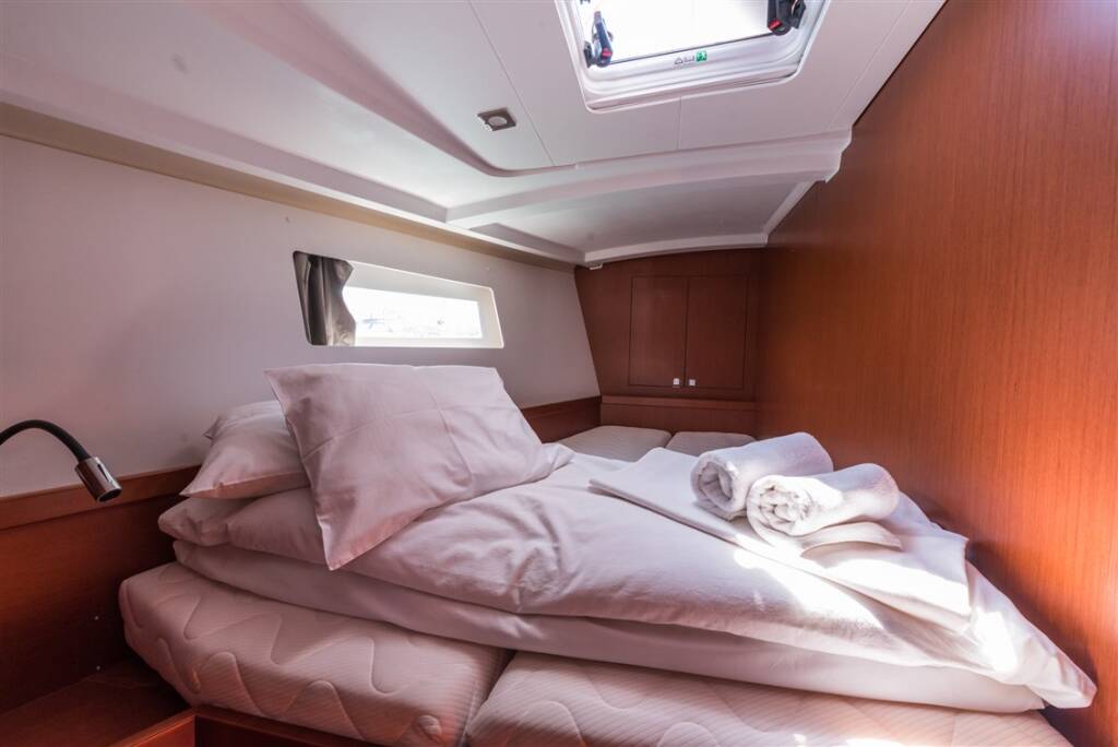Oceanis 45 MOBULA ONE
