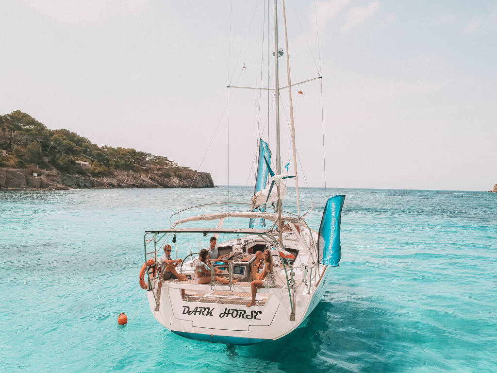 Oceanis 45 Dark Horse