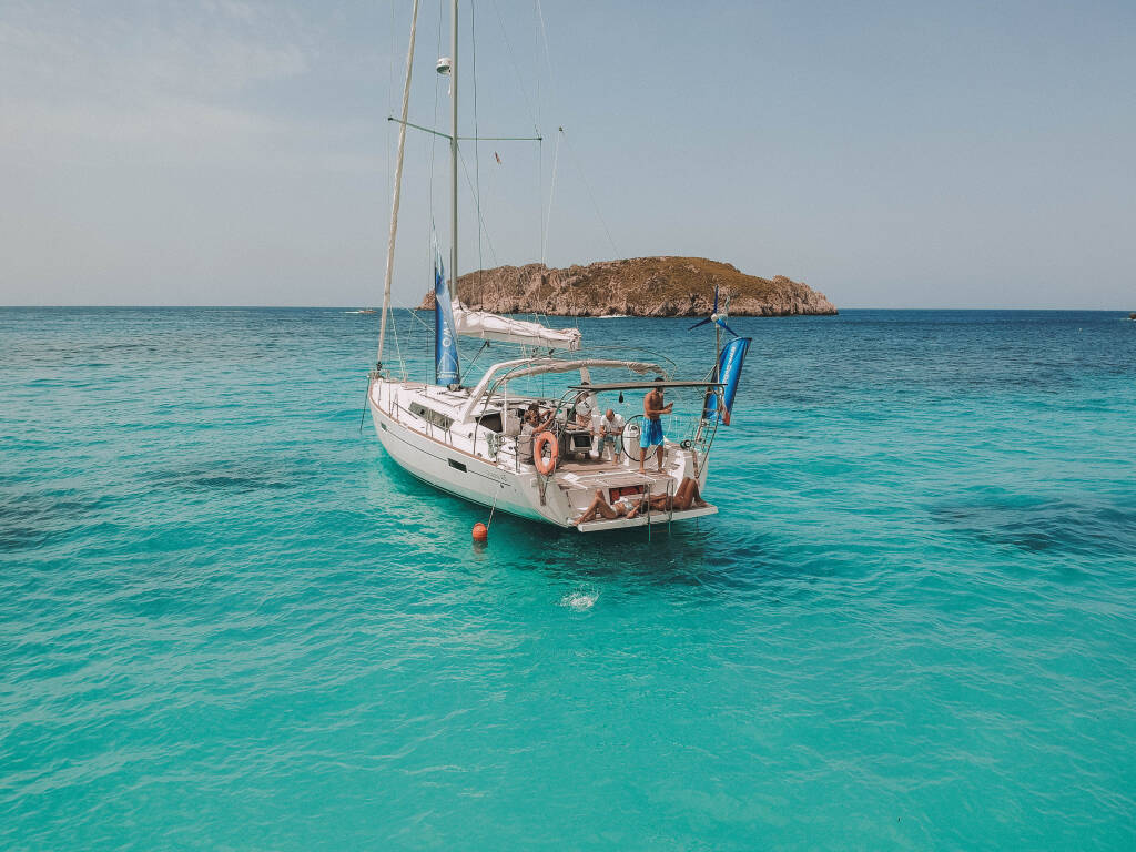 Oceanis 45 Dark Horse