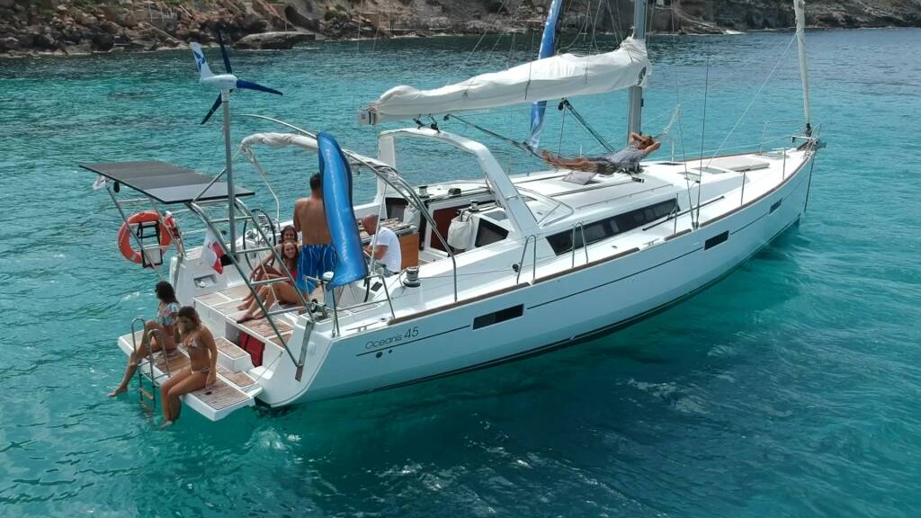 Oceanis 45 Dark Horse