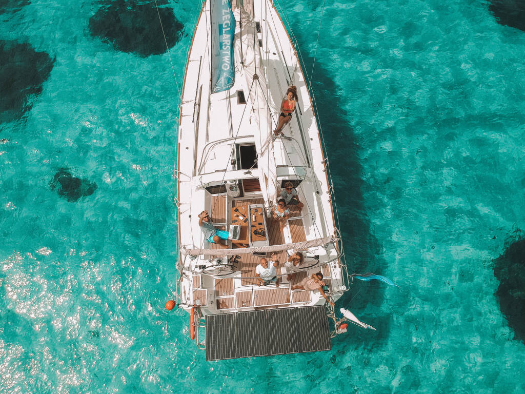Oceanis 45 Dark Horse