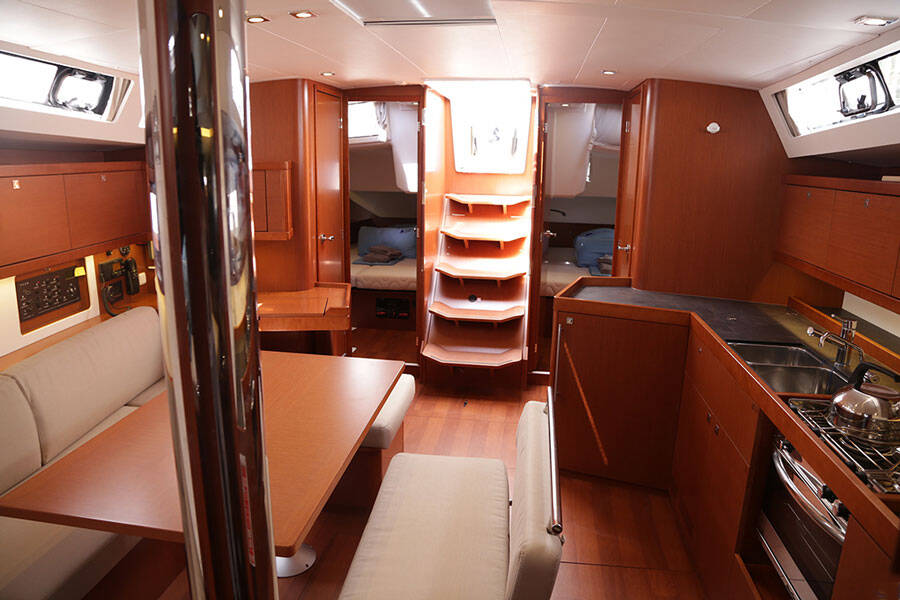 Oceanis 45 Dark Horse