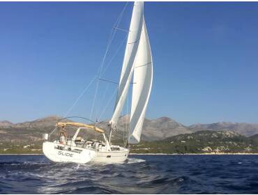 Oceanis 45  Slide