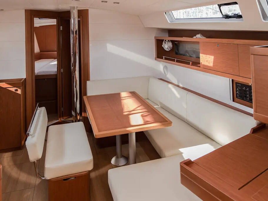 Oceanis 45  Slide