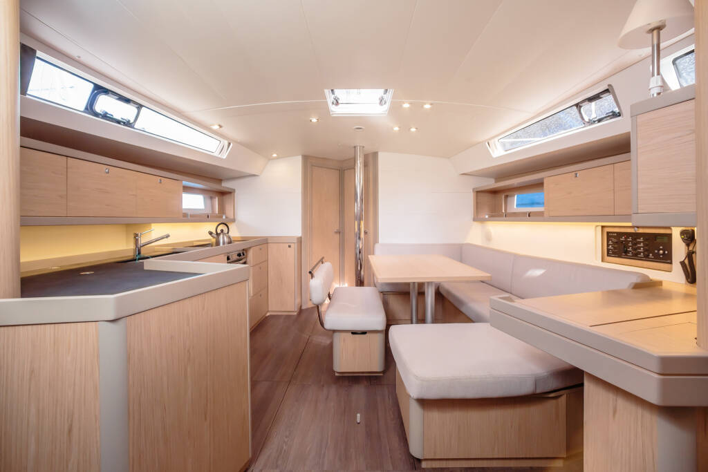 Oceanis 45 Asteria - Standard line