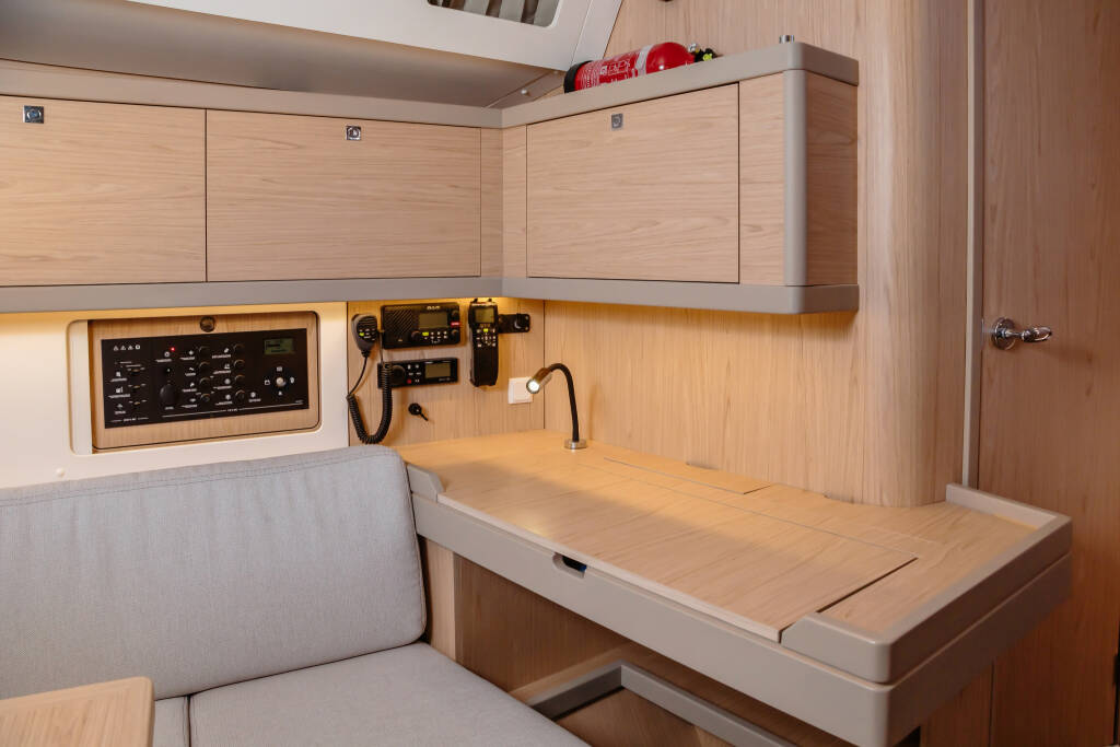 Oceanis 45 Asteria - Standard line