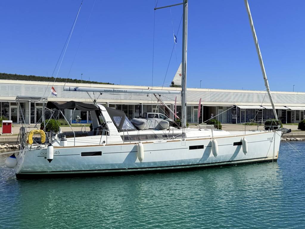 Oceanis 45 Viki