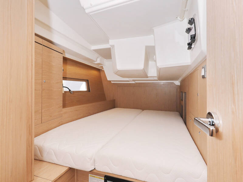 Oceanis 46.1 MR.WHITE 