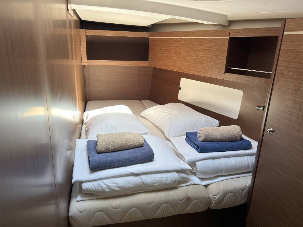 Oceanis 46.1  BUMBLEBEE