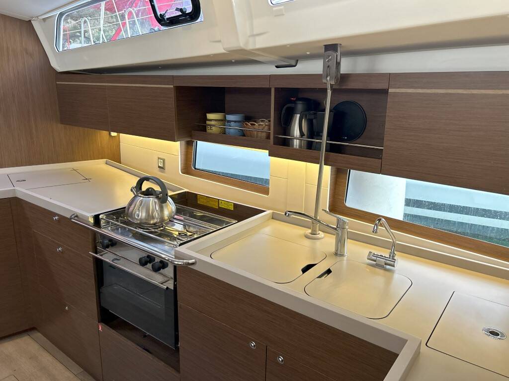 Oceanis 46.1  BUMBLEBEE