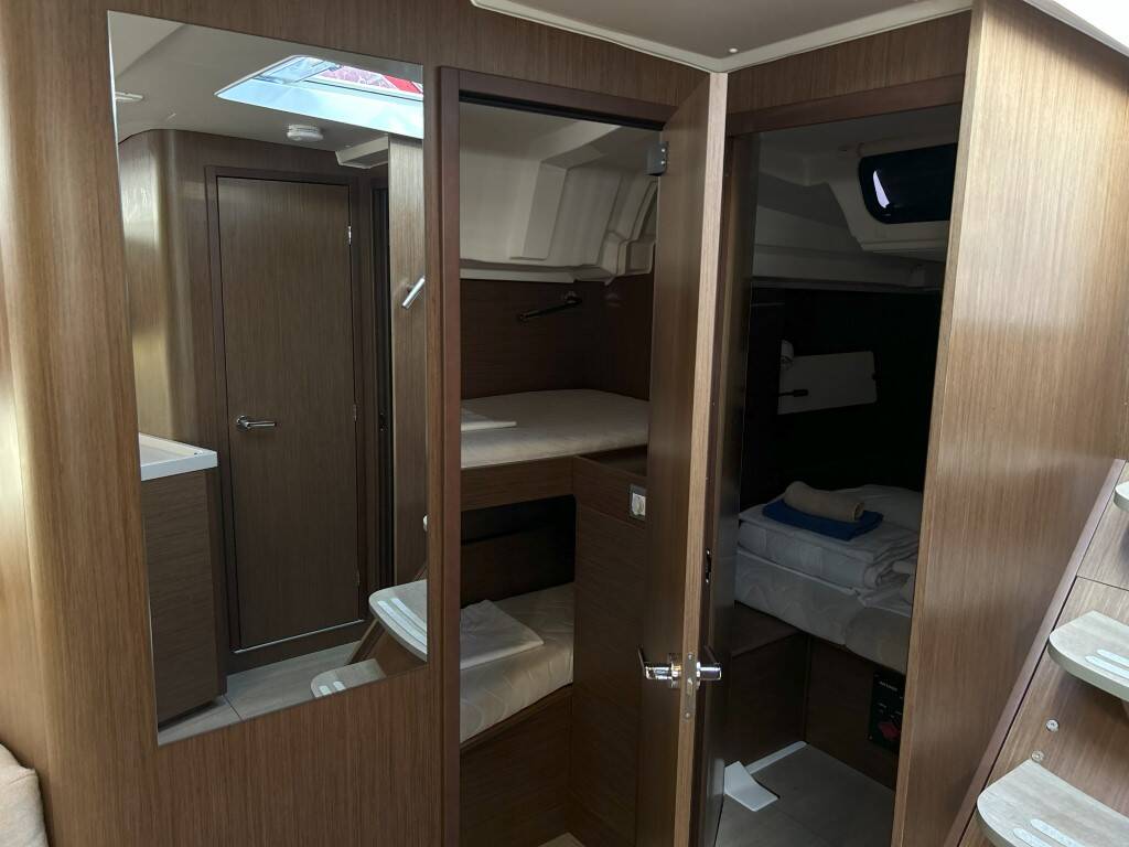 Oceanis 46.1  BUMBLEBEE