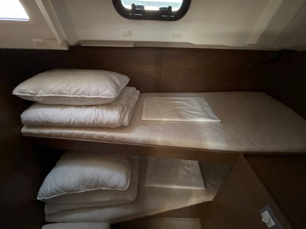 Oceanis 46.1  BUMBLEBEE