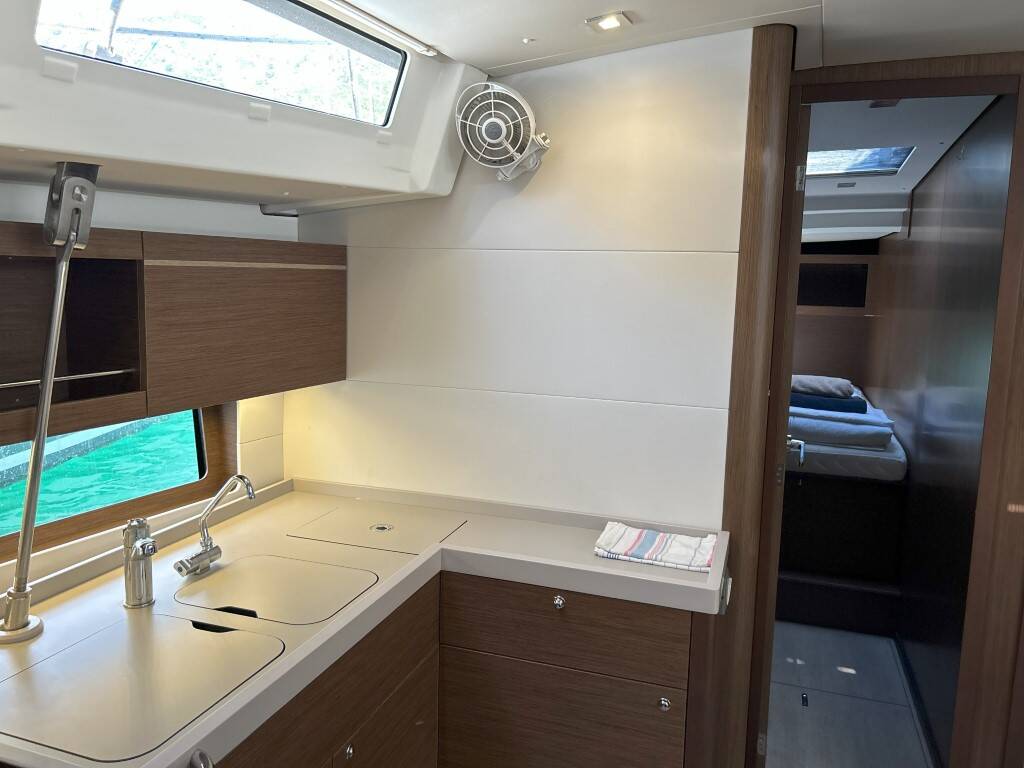 Oceanis 46.1  BUMBLEBEE