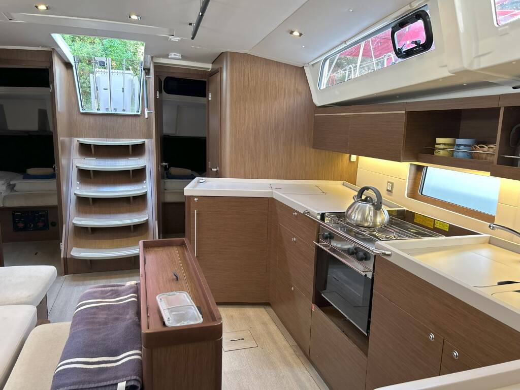 Oceanis 46.1  BUMBLEBEE