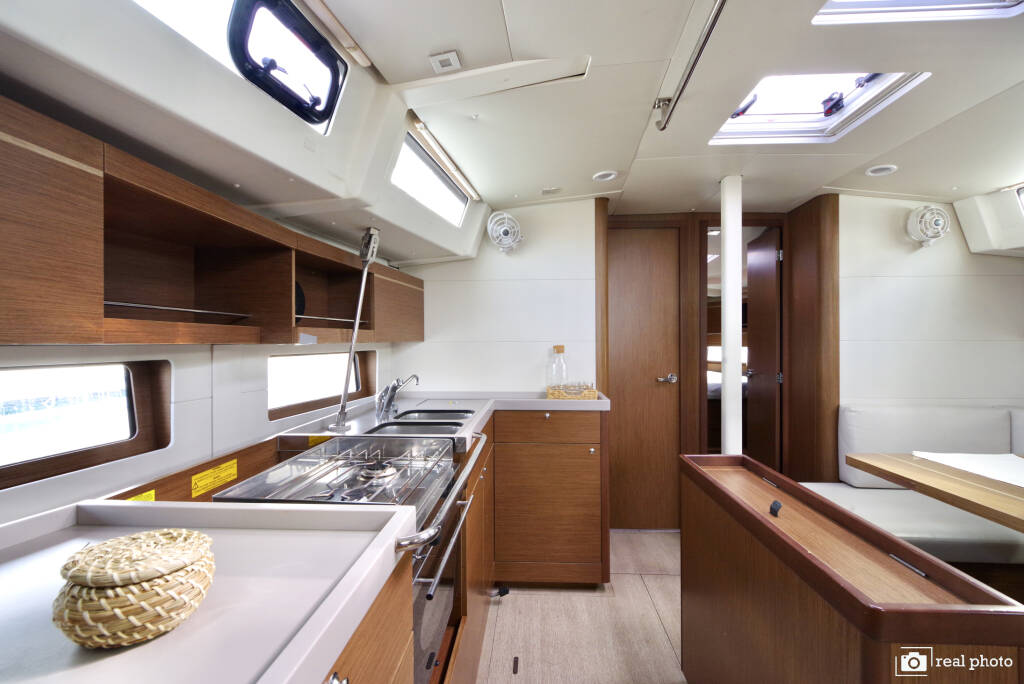 Oceanis 46.1 Luna - Water maker, Solar Panel