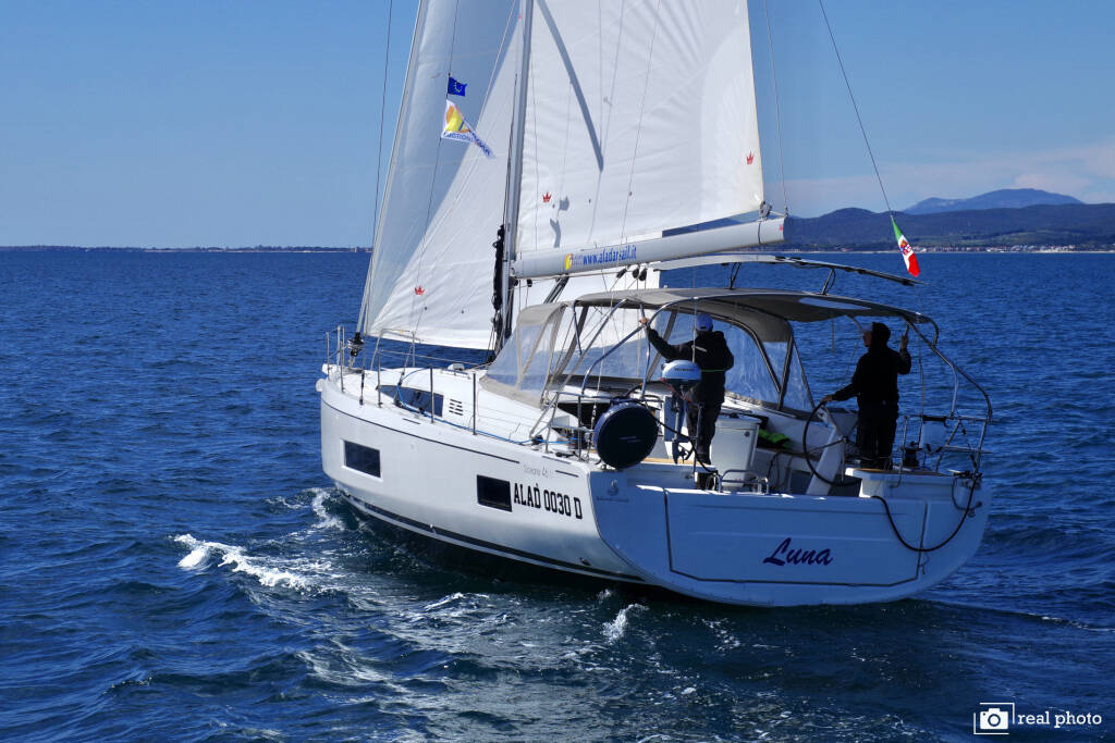 Oceanis 46.1 Luna - Water maker, Solar Panel
