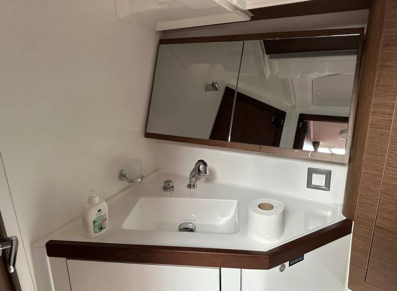 Oceanis 46.1 Blue sky