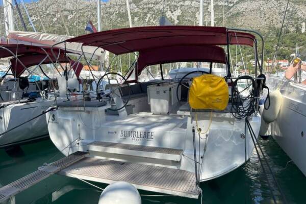 Oceanis 46.1 • Bumblebee