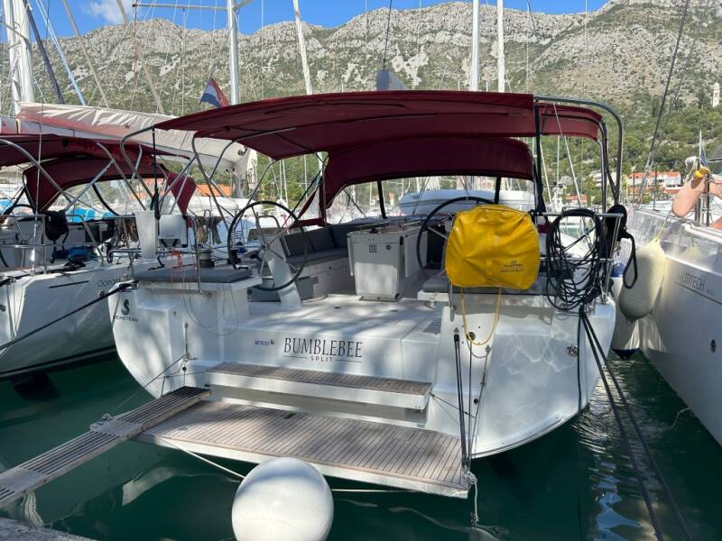 Oceanis 46.1 • Bumblebee