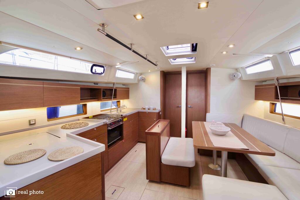 Oceanis 46.1 Nora  - Water maker, Solar Panel