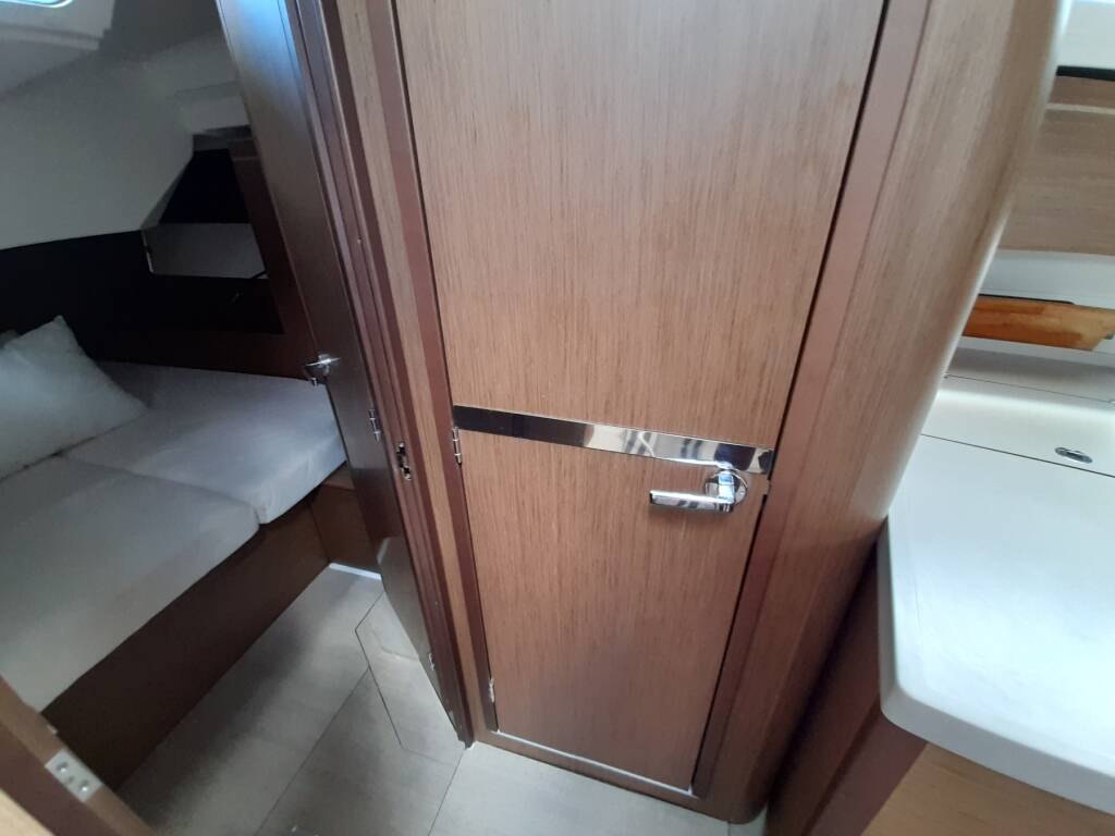 Oceanis 46.1 OKIROI (Performance Version, Electric WC, Bowthruster, Solar Panel, Inverter, Inox gangway) 