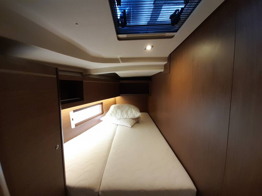 Oceanis 46.1 OKIROI (Performance Version, Electric WC, Bowthruster, Solar Panel, Inverter, Inox gangway) 