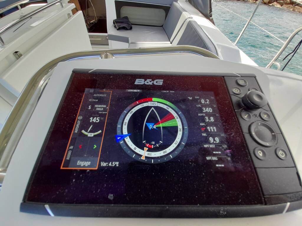 Oceanis 46.1 OKIROI (Performance Version, Electric WC, Bowthruster, Solar Panel, Inverter, Inox gangway) 