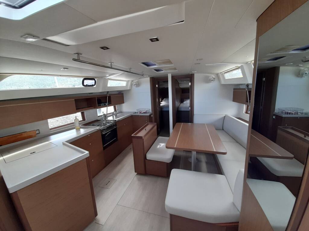 Oceanis 46.1 LUNA (generator, air condition, solar panels, inverter, inox gangway)