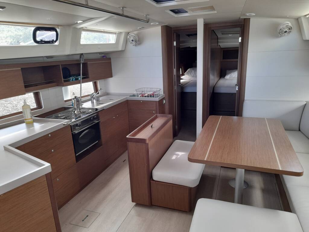 Oceanis 46.1 LUNA (generator, air condition, solar panels, inverter, inox gangway)