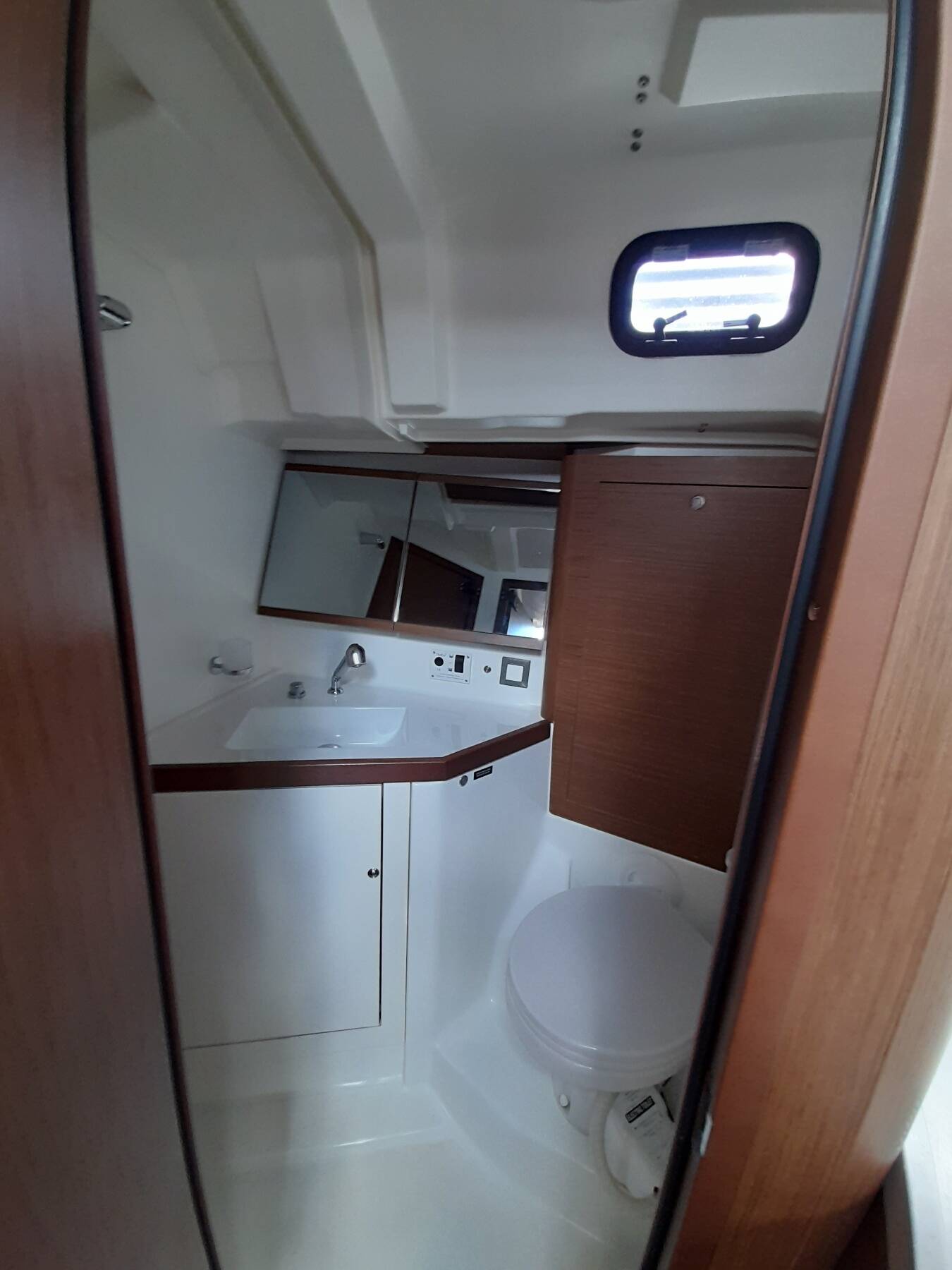 Oceanis 46.1 LUNA (generator, air condition, solar panels, inverter, inox gangway)