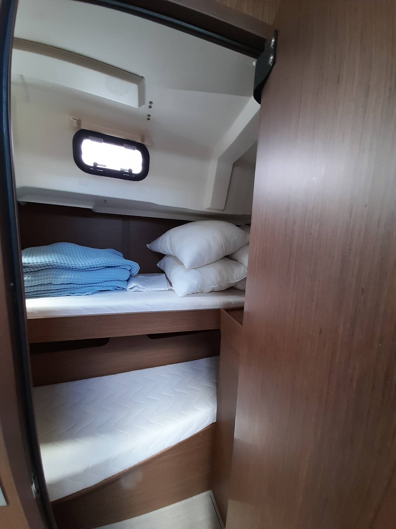 Oceanis 46.1 LUNA (generator, air condition, solar panels, inverter, inox gangway)