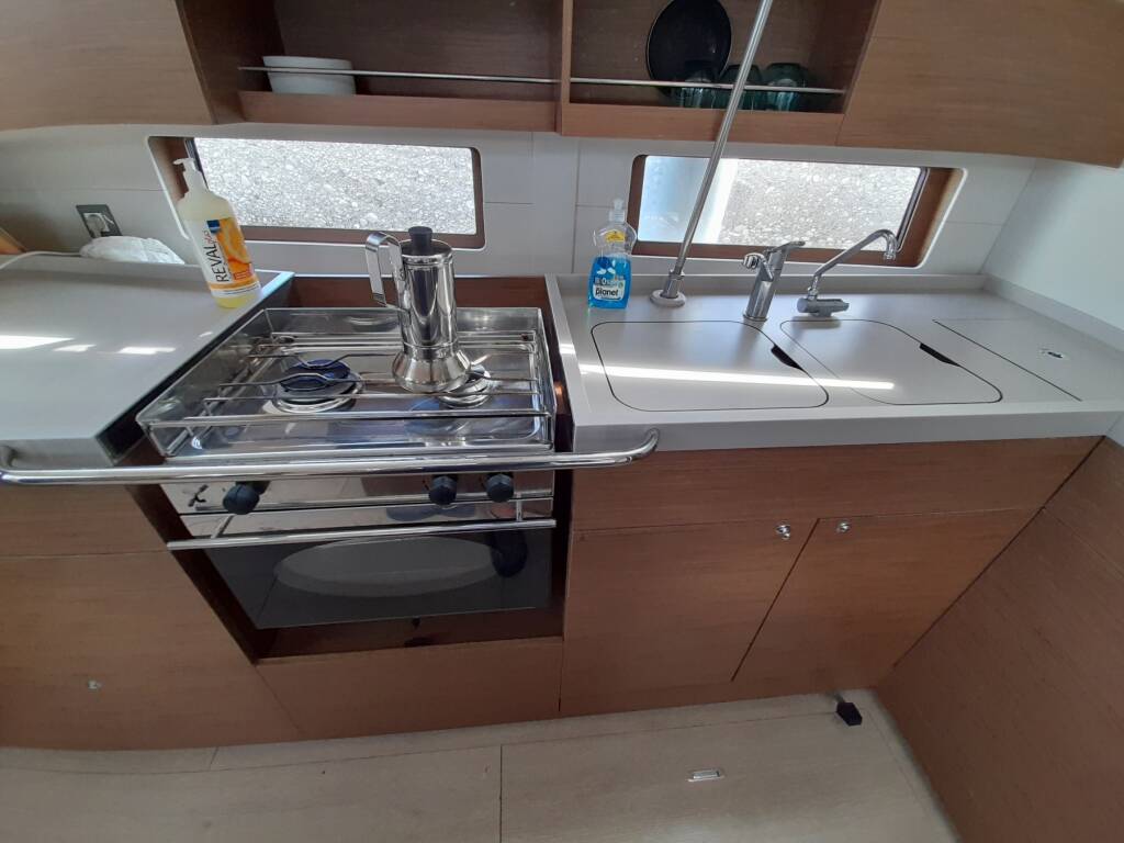 Oceanis 46.1 LUNA (generator, air condition, solar panels, inverter, inox gangway)
