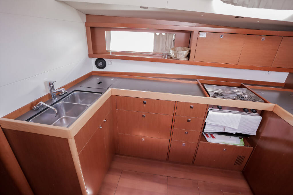 Oceanis 48 Nabucco: Aft cabin #2 (Cabin charter - 2 pax) Fully Crewed, ALL EXPENSES
