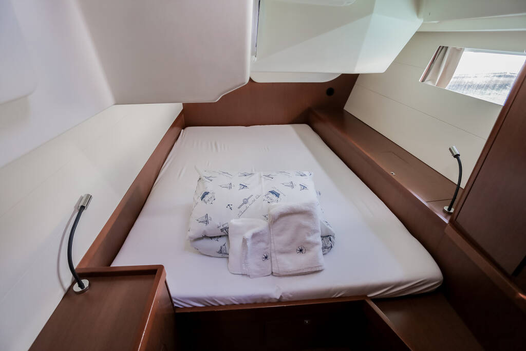 Oceanis 48 Nabucco: Aft cabin #2 (Cabin charter - 2 pax) Fully Crewed, ALL EXPENSES