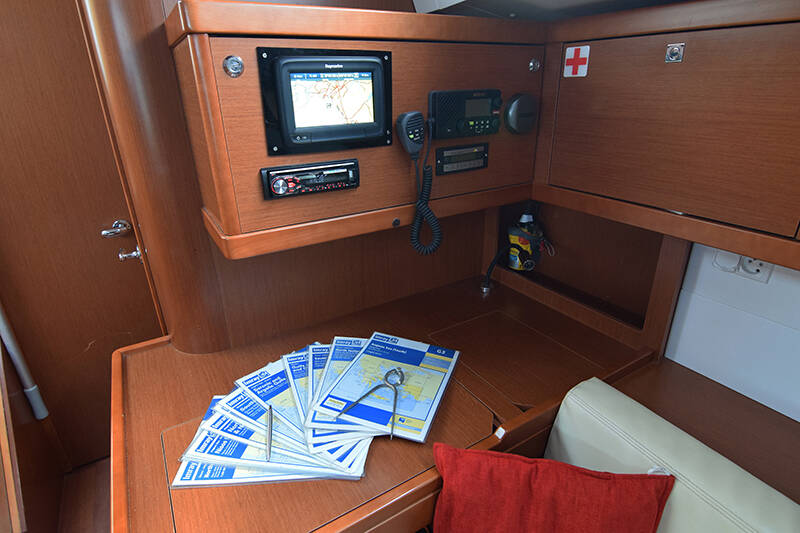 Oceanis 48 Butterfly (A/C - Generator - 12 pax)