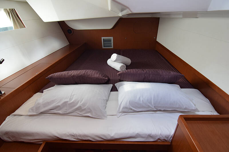 Oceanis 48 Butterfly (A/C - Generator - 12 pax)