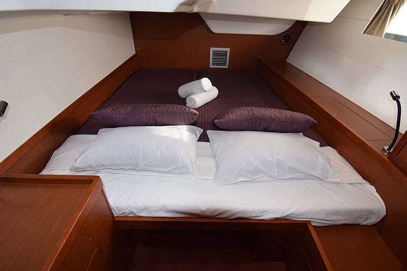 Oceanis 48 Butterfly (A/C - Generator - 12 pax)
