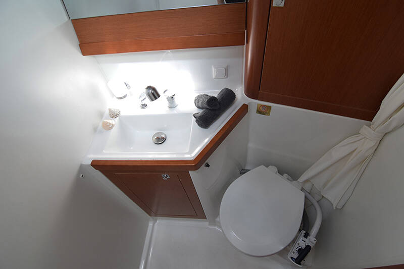 Oceanis 48 Butterfly (A/C - Generator - 12 pax)