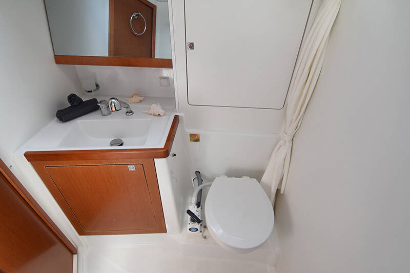 Oceanis 48 Butterfly (A/C - Generator - 12 pax)