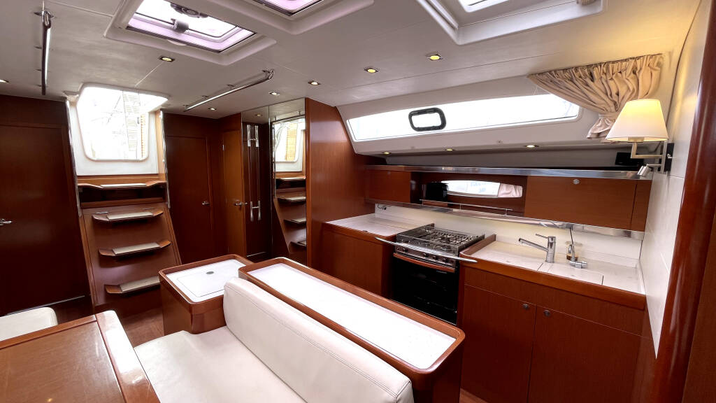 Oceanis 50 Thano (A/C - Generator - 12 pax)