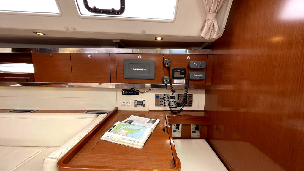 Oceanis 50 Thano (A/C - Generator - 12 pax)