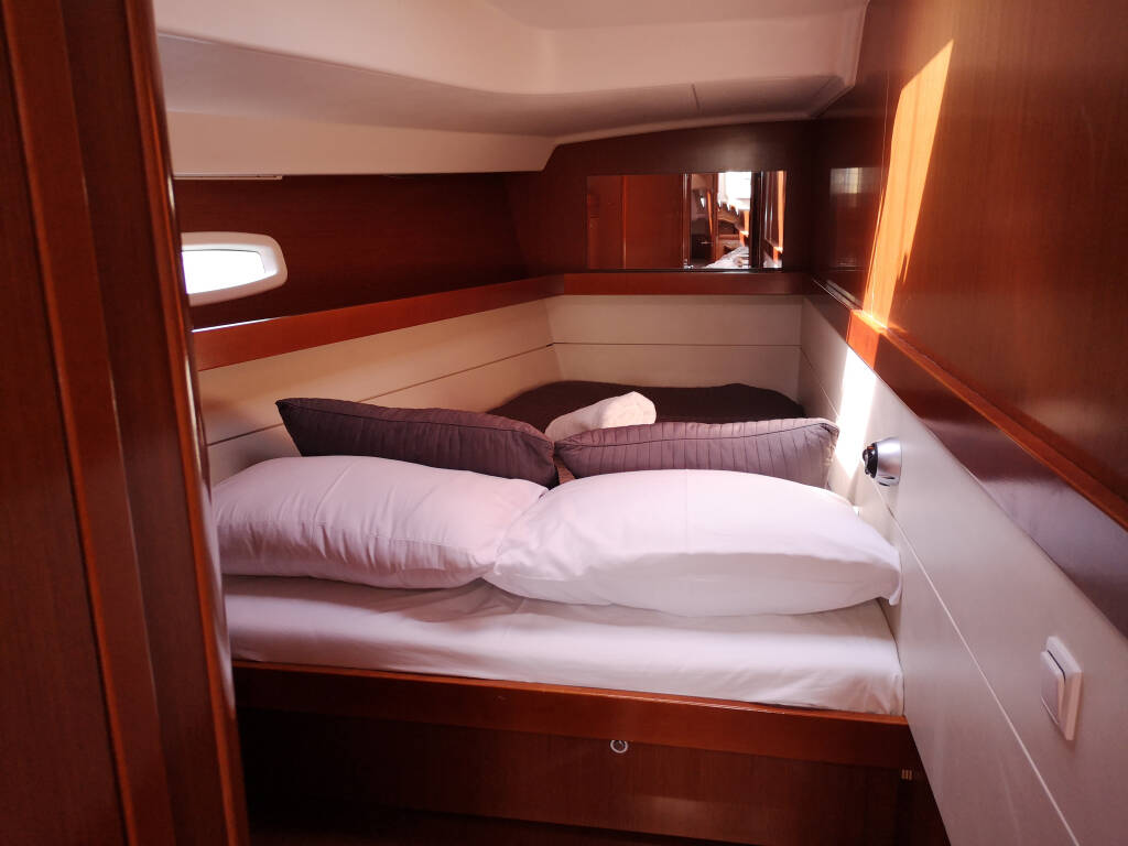 Oceanis 50 Thano (A/C - Generator - 12 pax)