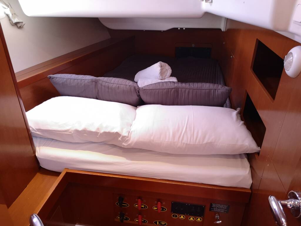 Oceanis 50 Thano (A/C - Generator - 12 pax)