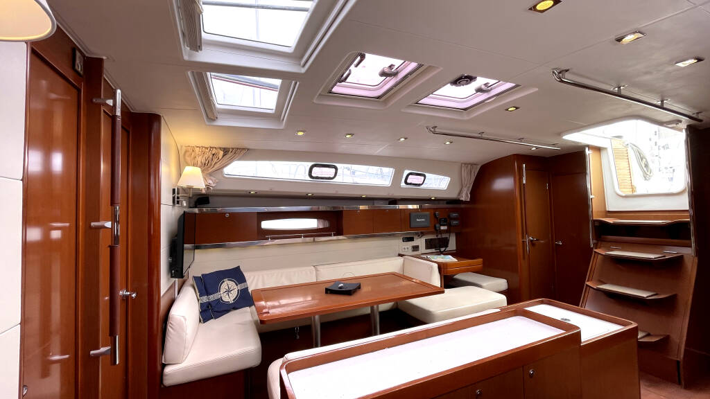 Oceanis 50 Thano (A/C - Generator - 12 pax)