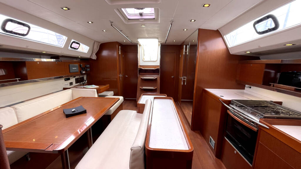 Oceanis 50 Thano (A/C - Generator - 12 pax)